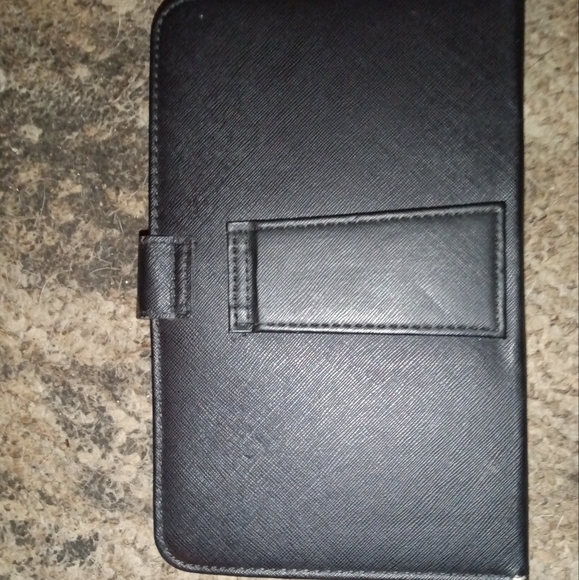 Qlink tablet with Bluetooth keyboard in leather magnetic case - Picture 3 of 4